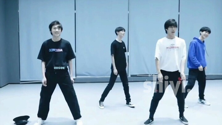 مساعدة، رأيت مجموعة من الأشخاص لم أتعرف عليهم، الأخ تشانغ والأخ ما ساحران للغاية، هاهاهاها، أنا على 