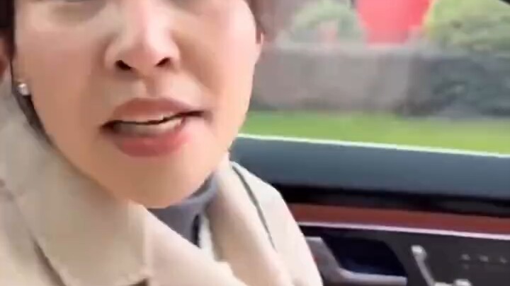 Cô gái cảm thấy mẹ bất công: mừng tuổi cháu trai hai nghìn, chỉ cho cháu ngoại một nghìn.