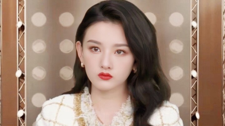 "I don't want to get hooked either, but her livestream is just so mesmerizing."