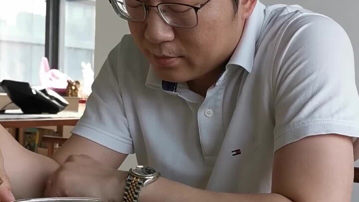 【朱一旦】有钱人的生活就是这么朴实无华又枯燥
