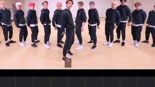 Gerakan formasi tari tepuk tangan Seventeen-Clap