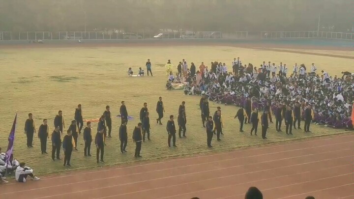 Shocking! At the sports day opening ceremony, this all-science class actually performed a medley of 