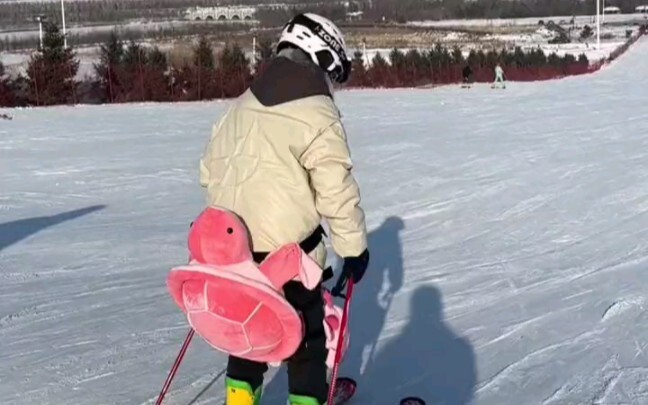 Crispy little potatoes from the South take on the ski resort—walking in standing, rolling out lying 
