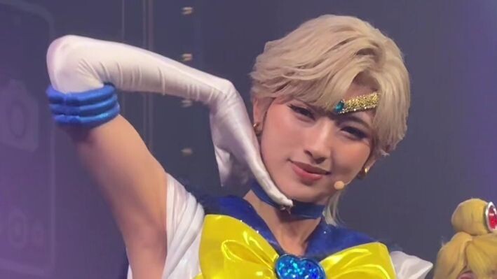 I really love how beautiful Uranus looks when she nods.