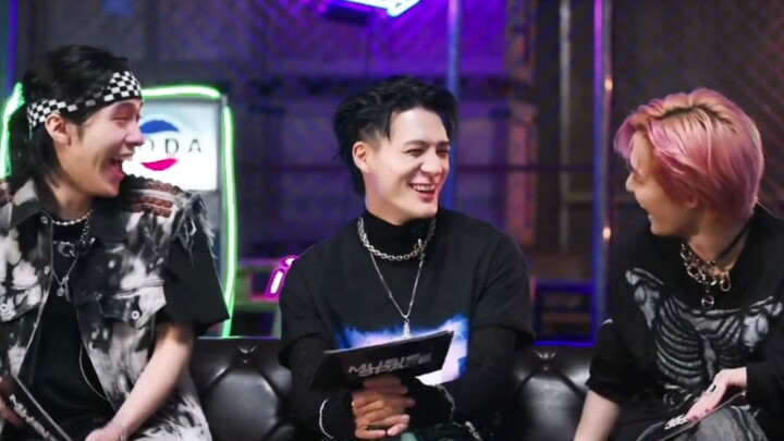 莫名和威人磁场很合的李小狗