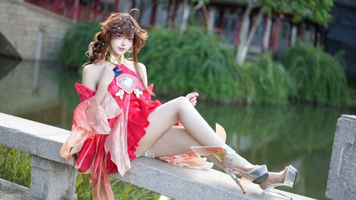 [Long Lie] Today, enjoy flowers, the moon, and music—Da Qiao’s pipa piece.