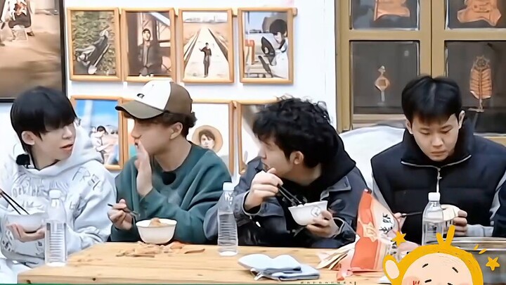 Shaoxi: Li Hao sangat manis malam ini. Chumi: Kawaii~ Semua orang (menyoraki): Oh~~~