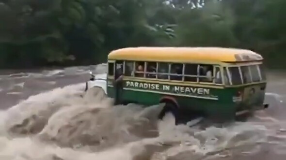 موقع حادث سيارة مجنون!