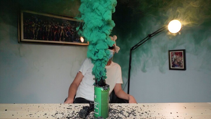 I spent 85 yuan to buy a toy smoke bomb, but I didn't expect it to play with me for real