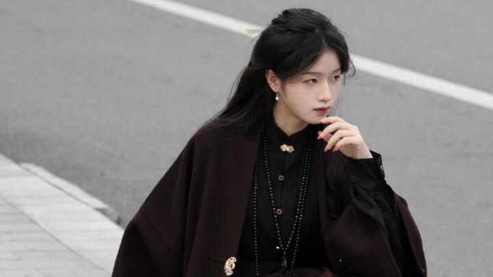 “Thưa ngài pháp sư phương Tây, xin đừng tùy tiện sử dụng phép thuật trên lãnh thổ Trung Hoa, cũng xi