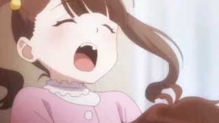 从小妹妹就喜欢黏着哥哥，无论哥哥在干嘛，他都会贴上去撒娇，让哥哥陪她玩！