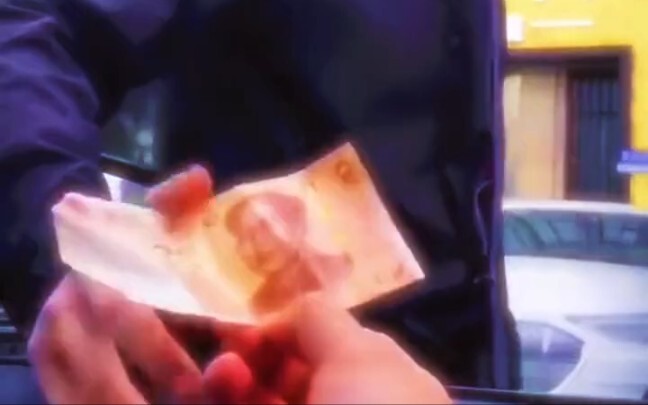 By the time he pulled out the hundred-yuan note, his grin was even wider than AK’s!