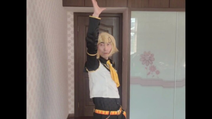 Happy two-dimensional world, Kagamine can also look handsome in women's clothing, be loyal to your p