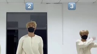 Biarkan teman-teman non-Kpop Anda menebak dancebreak "Batter Up" mana yang benar: