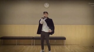 【مغني الراب العاصف البالغ من العمر 17 عامًا】 فيديو لتشاو شنغ يان في استوديو التدريب لدى YG عام 2013