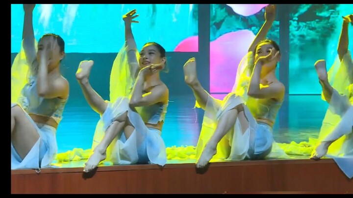 Hakka dance "Natural Foot"