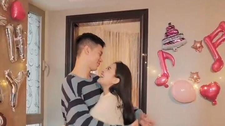 Hmm... having a boyfriend with two sides is actually quite blissful.