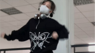 关于我蜜大腿穿短裤跳hype boy这件事