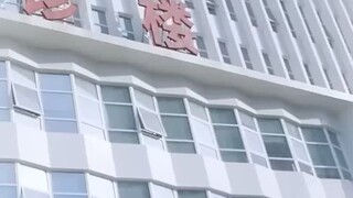 CEO_menderita_anoreksia,_tetapi_jatuh_cinta_pada_gadis_yang_memantau_makanannya,menikahinya(480p)