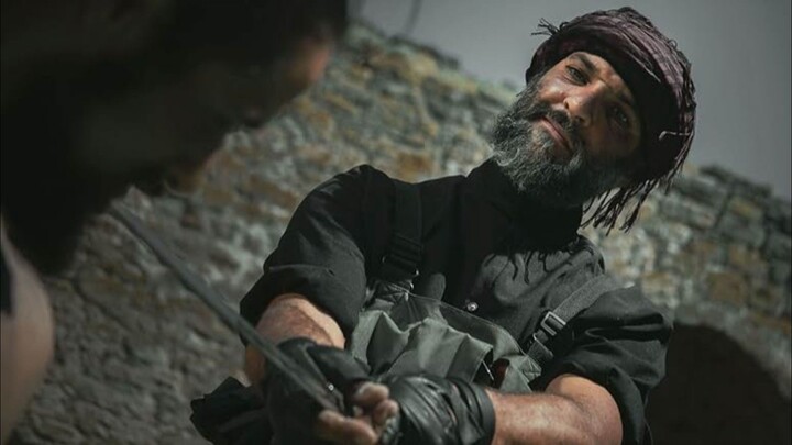 TAK RELA MELIHAT KAUM MUSLIM DI BANTAI,TENTARA INI RELA MENGKHIANATI TIM NYA SENDIRI❗ALUR CERITA FIL