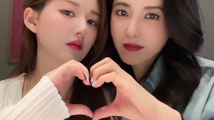สองผู้หญิงคู่นี้กำลังจะเลิกคบกันแล้ว (ไม่เชื่อก็ต้องเชื่อ) ทั้งสองคนดูคล้ายกันจริงๆ