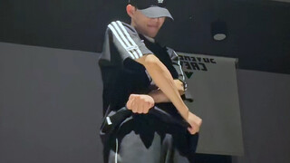 كيف يمكن أن أجعلك تنبهر؟ 🤔 #رياح_صيفية #قفزة_خفيفة #فتى_بشرة_رقيقة