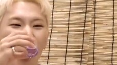 Symptoms of Kwon Soon-young being drunk: asking for a kiss, crying, dancing with garlic paste. Littl