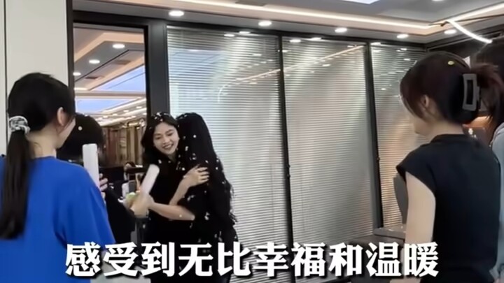 Chủng Người Thông Minh TV: Công ty toàn nữ, vô cùng ấm áp và thân ái, thật truyền cảm hứng!