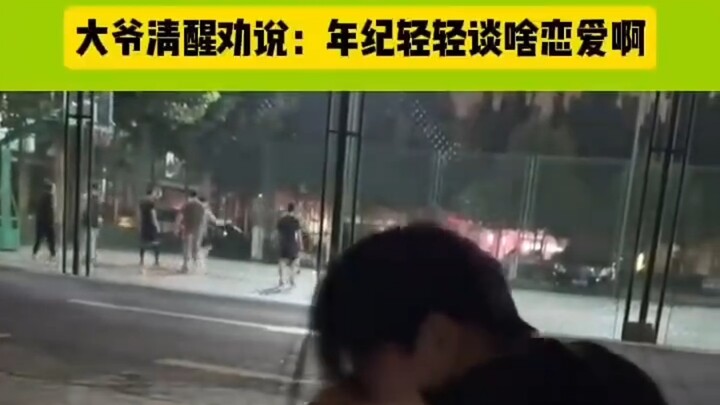 “被学生会学长偷家了”，男生开学被分手，伤心嚎啕大哭。