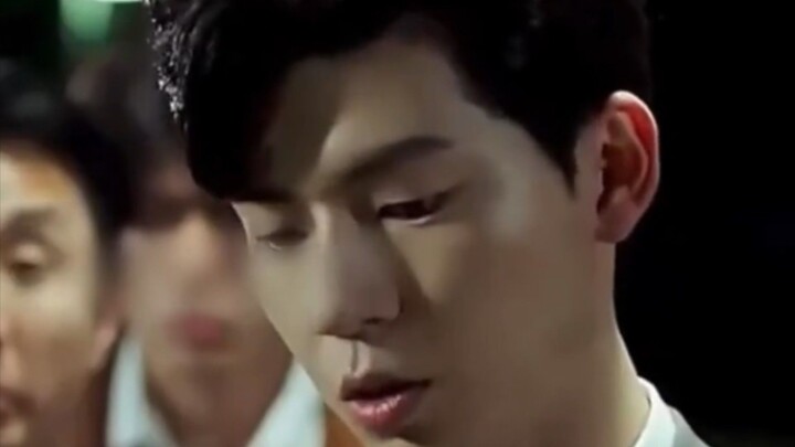 seorang pria kaya yang menyamar