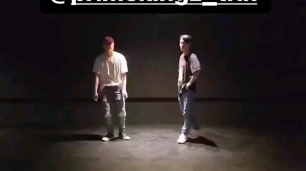 [Zhang Yixing | News] Instagram update: It's been a while since I took classes with my brother.