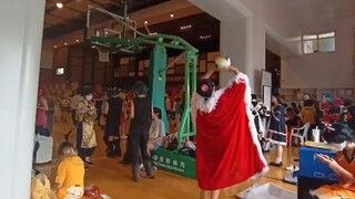 “那里，谁也…。”“有我在！”