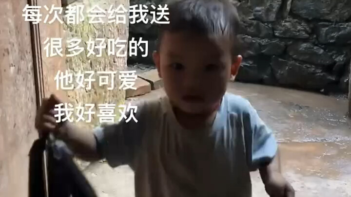 น่ารักจนจะมึนไปแล้ว “เด็กน้อย” แสนรู้