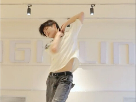 تدريب زى يو على الرقص بمناسبة بداية الخريف، رقصت أغنية "bite me"