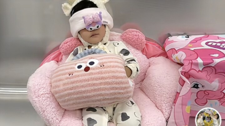 "Affluent TV" Little Girl Causes a Big Scene on the Subway