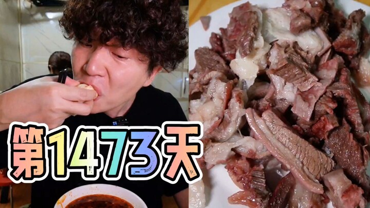 Di Chengdu, pada hari Dongzhi orang makan daging domba untuk menghangatkan tubuh; sementara di Xuzho