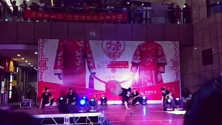 Can a fat guy dance well? I'll prove that fat guys are trying hard.