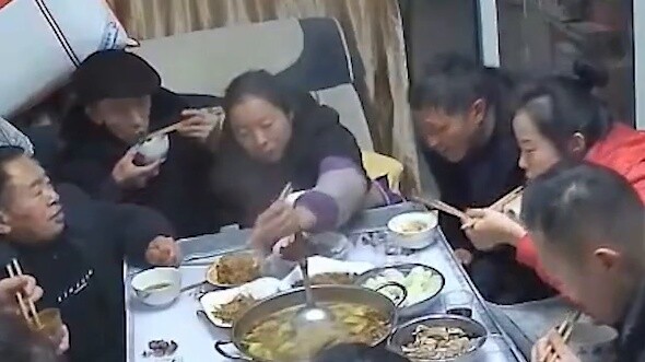 Sự sôi động chỉ là tạm thời, cô đơn mới là điều bình thường!