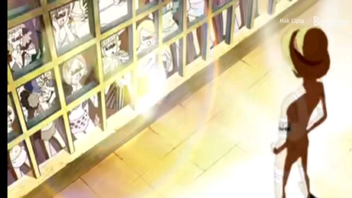 pantesan boa Hancock kelepek-klepek. bola ada perhiasan nya bersinar terang 🤣🤣