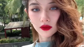 Chị sẽ quay lại truyện tranh trước.