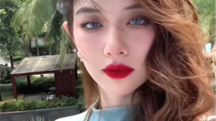 Chị sẽ quay lại truyện tranh trước.