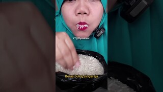 DYMA |ASMR RAW RICE EATING |Makan Beras | asmrrawriceeating| #asmrsounds  #asmr #shorts #mukbang(1)