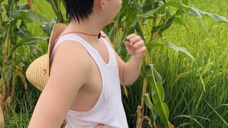 I want to comfort others, but I can't help but feel happy for myself.