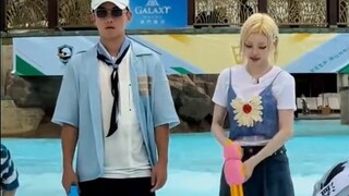 ซ่งหยูฉีและไป๋ลู่โกรธจัดมากจนฉีดปืนฉีดน้ำใส่จางเจิ้นหยวน! พวกเขาโจมตีหวงซินชุนและสาดน้ำใส่เขาจนล้มลง