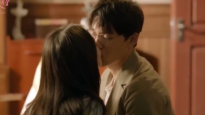 起床也要亲亲，真受不了