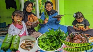 Habis Hujan Deres Makan Yg Pedes Pedes.. Buka Nasi Timbel, Pete, Asin Japuh, Ciken, Lalapan, Sambel