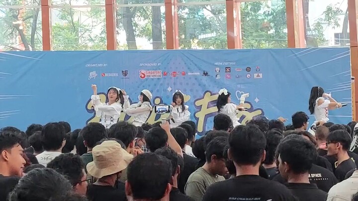 Masshiro na canvas - White festival / shirosai [ Gochikara Cover ] @ IDOL STAGE BANDUNG 'Kirin Fes"