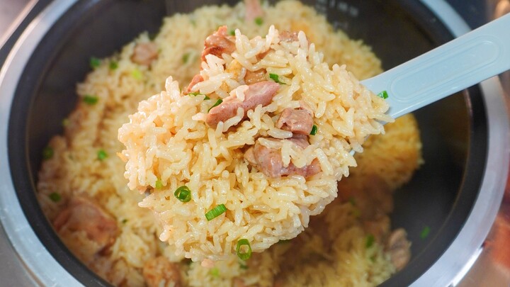 Nasi kukus ayam dengan minyak bawang, aromanya sangat harum, langsung habis tiga mangkuk besar!