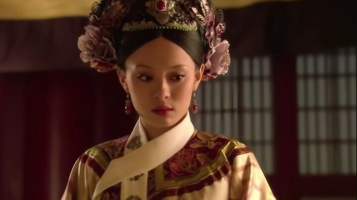 In those first few steps, Zhen Huan didn’t look like Noble Consort Xi—she looked more like Noble Lad