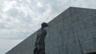 When I took a foreigner to visit the Memorial Hall of the Victims in the Nanjing Massacre for the fi